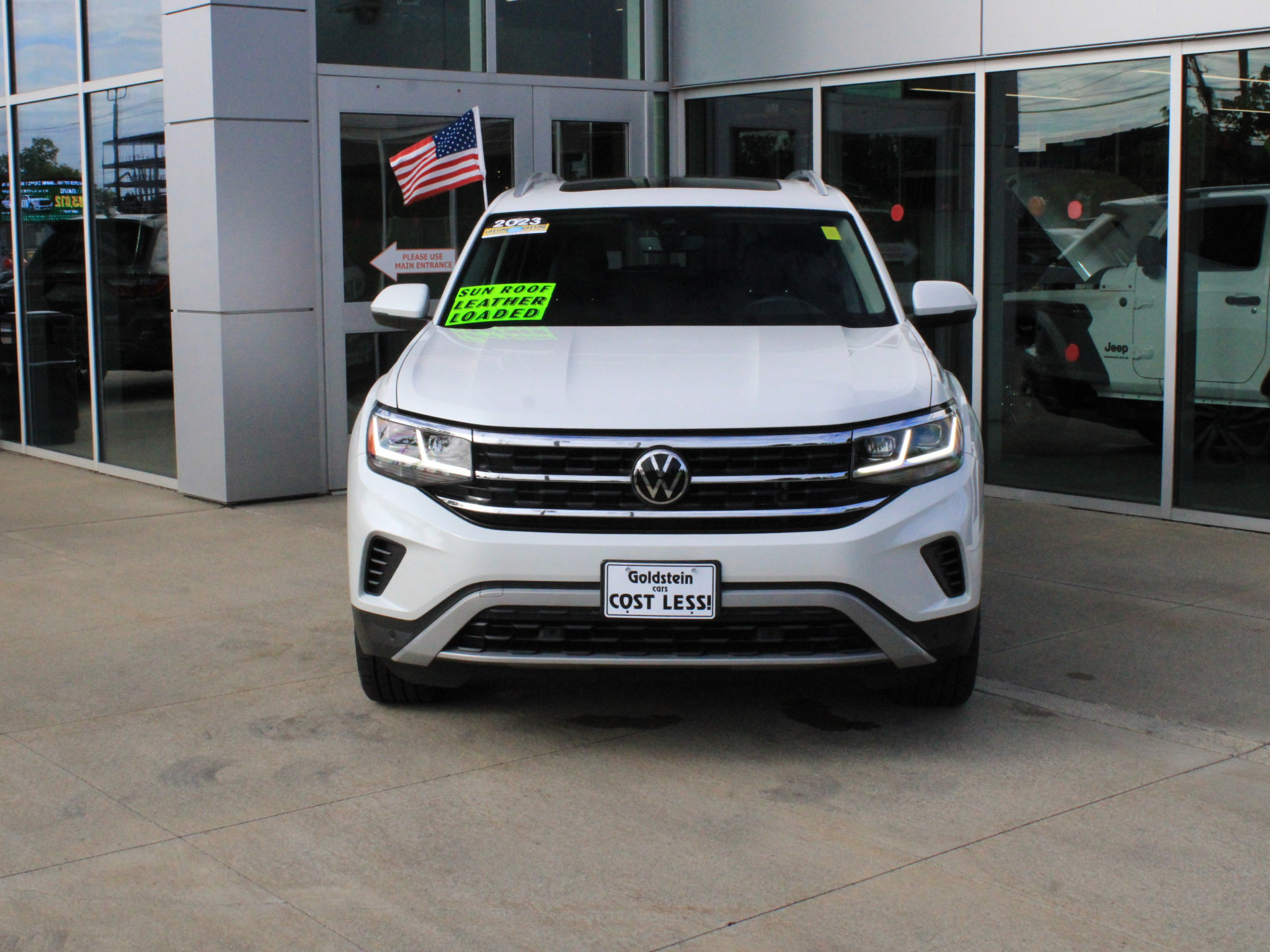 Used 2023 Volkswagen Atlas SEL AWD/4WD image 2