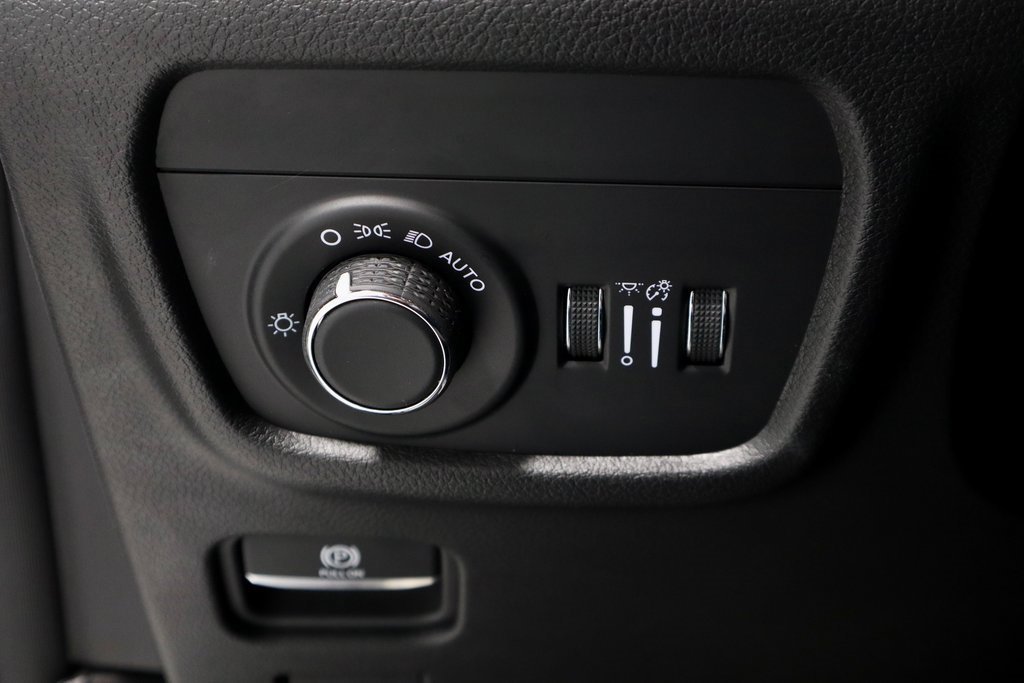 Used 2025 Jeep Grand Cherokee L Laredo w/ Luxury Tech Group I image 30