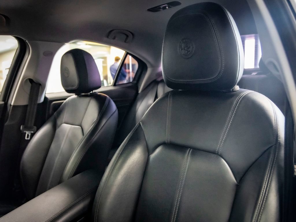Used 2018 Alfa Romeo Giulia Ti w/ TI Leather Package RWD image 18