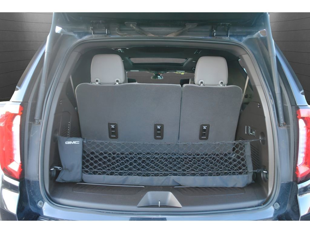 Used 2022 GMC Yukon SLT w/ SLT Premium Package image 9