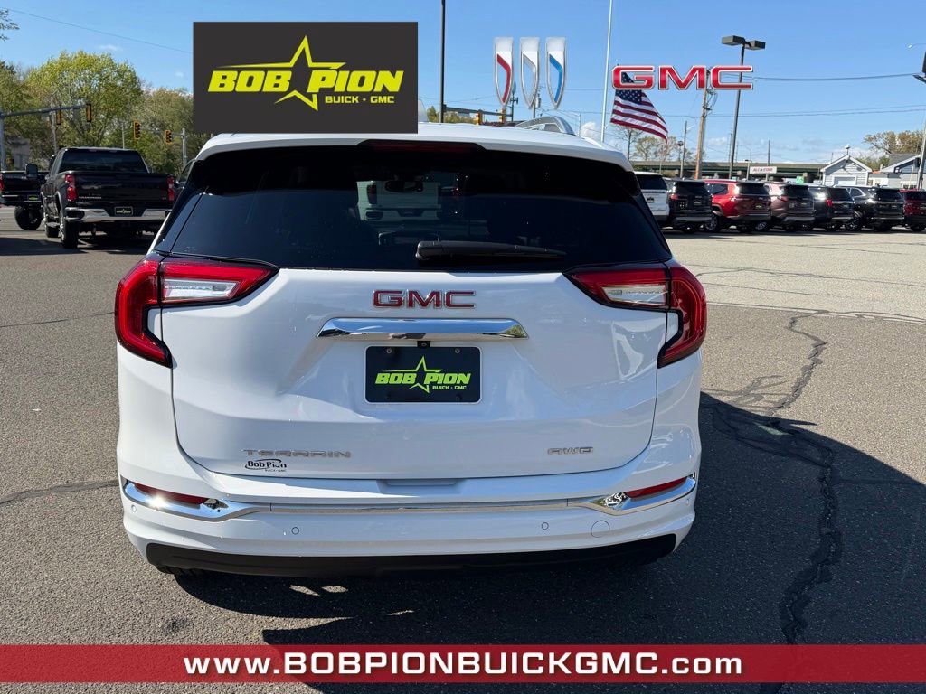 Used 2024 GMC Terrain Denali w/ Denali Premium Package AWD/4WD image 5