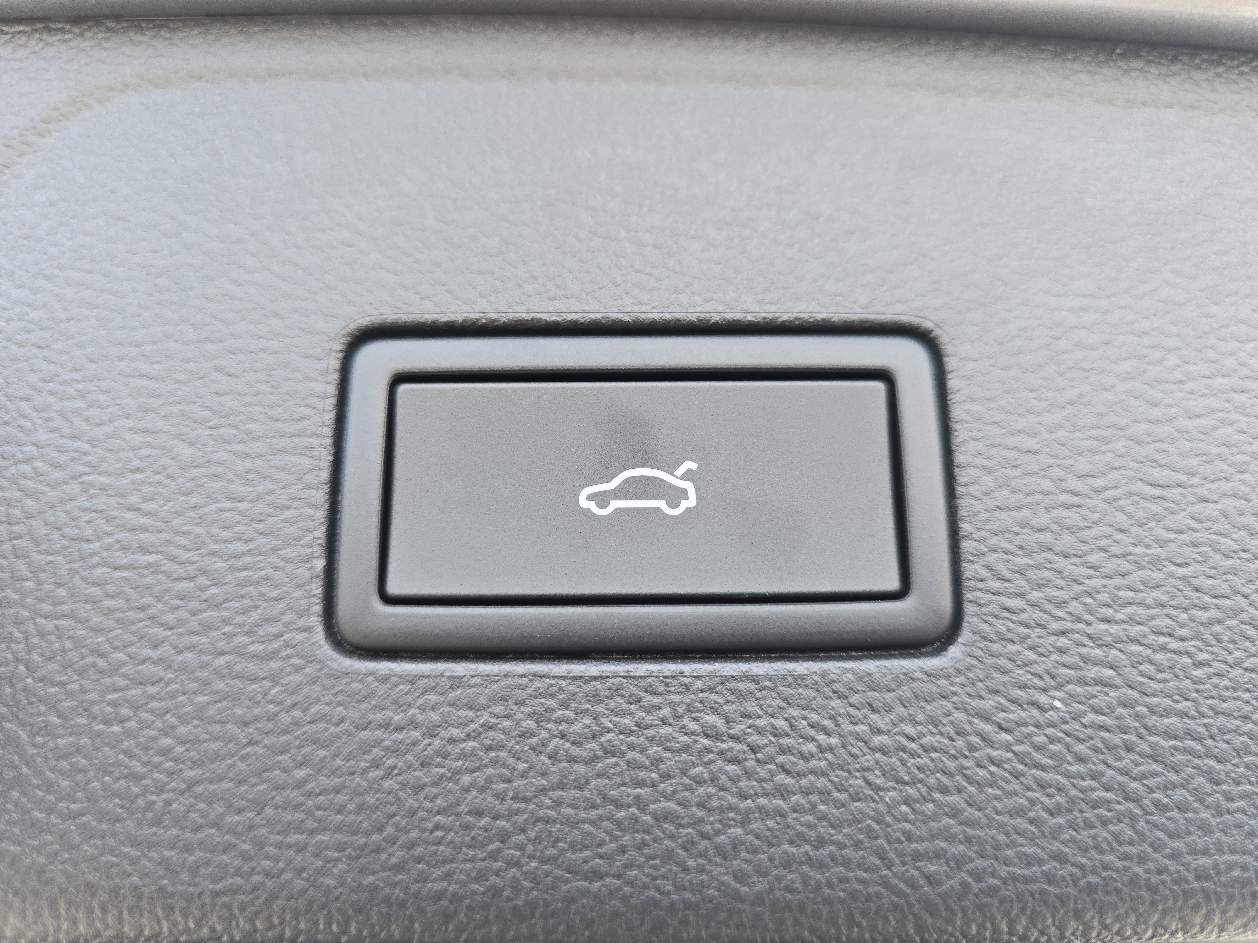 New 2026 Volkswagen Atlas SEL Premium R-Line image 18