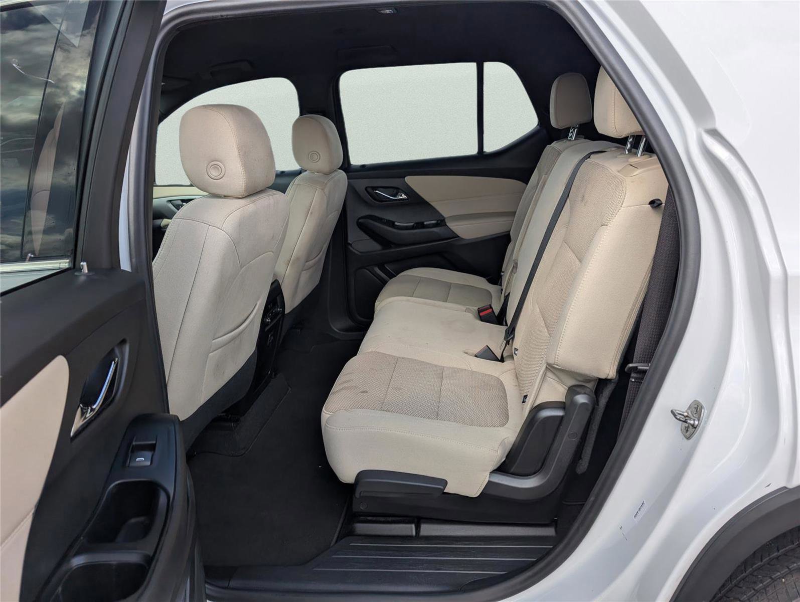 Used 2024 Chevrolet Traverse LS w/ Safety Package FWD image 31