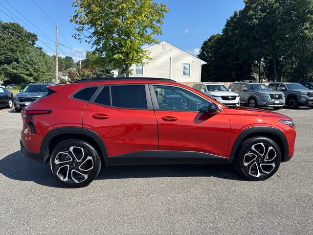 Used 2024 Chevrolet Trax RS w/ Sunroof Package FWD image 5