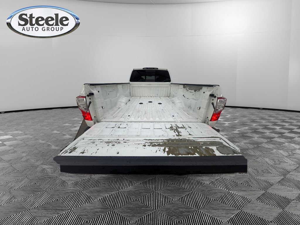 Used 2017 Nissan Titan SV image 18