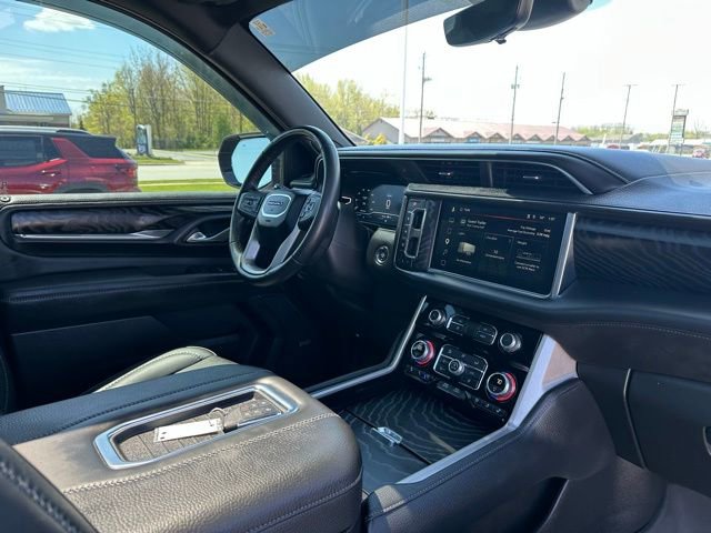 Used 2023 GMC Yukon XL Denali w/ Advanced Technology Package AWD/4WD image 9