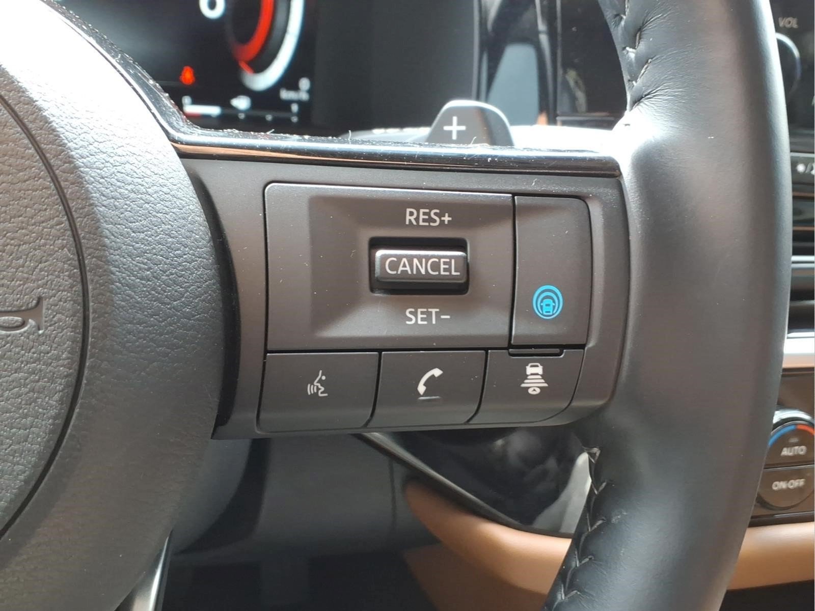 Certified 2025 Nissan Pathfinder Platinum w/ Black Appearance Package AWD/4WD image 17