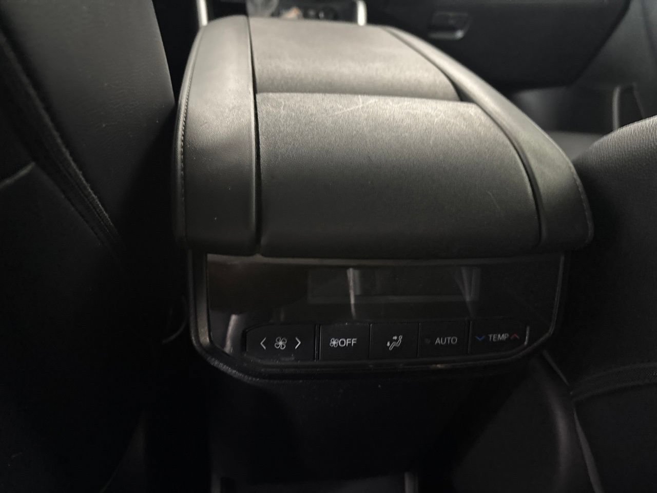 Used 2021 Toyota Highlander XLE FWD image 24
