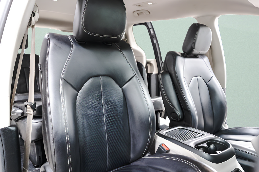 Used 2023 Chrysler Pacifica Touring-L FWD image 38