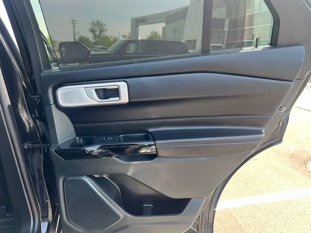 Used 2024 Ford Explorer Platinum w/ Technology Package AWD/4WD image 13