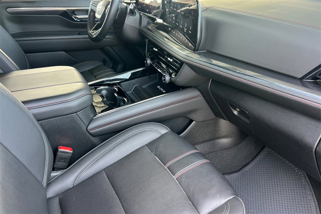 Used 2025 Chevrolet Suburban RST image 25