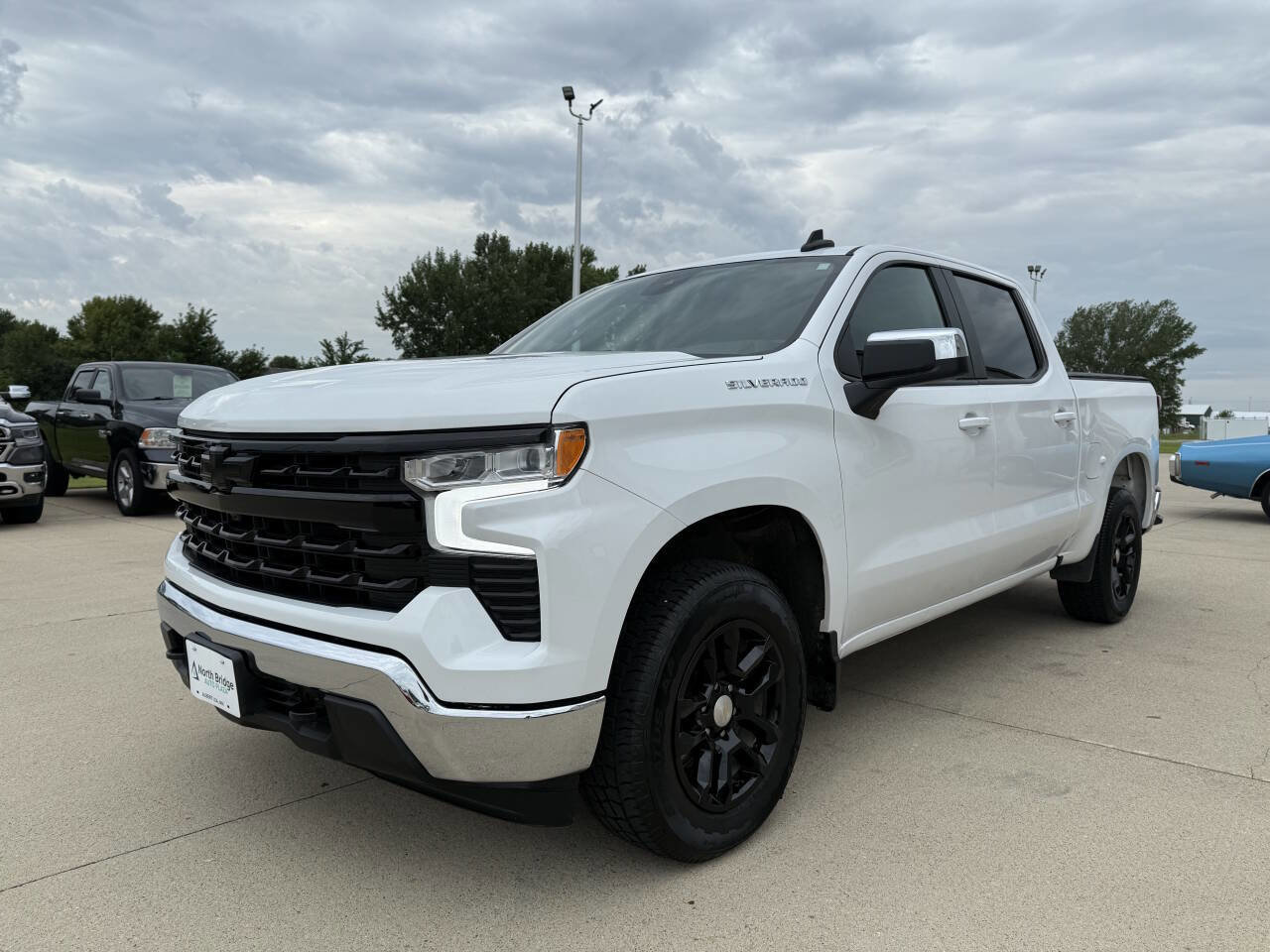 Used 2022 Chevrolet Silverado 1500 LT image 2