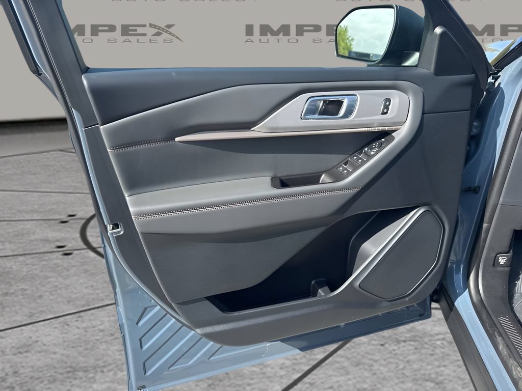 Used 2026 Ford Explorer Active RWD image 24