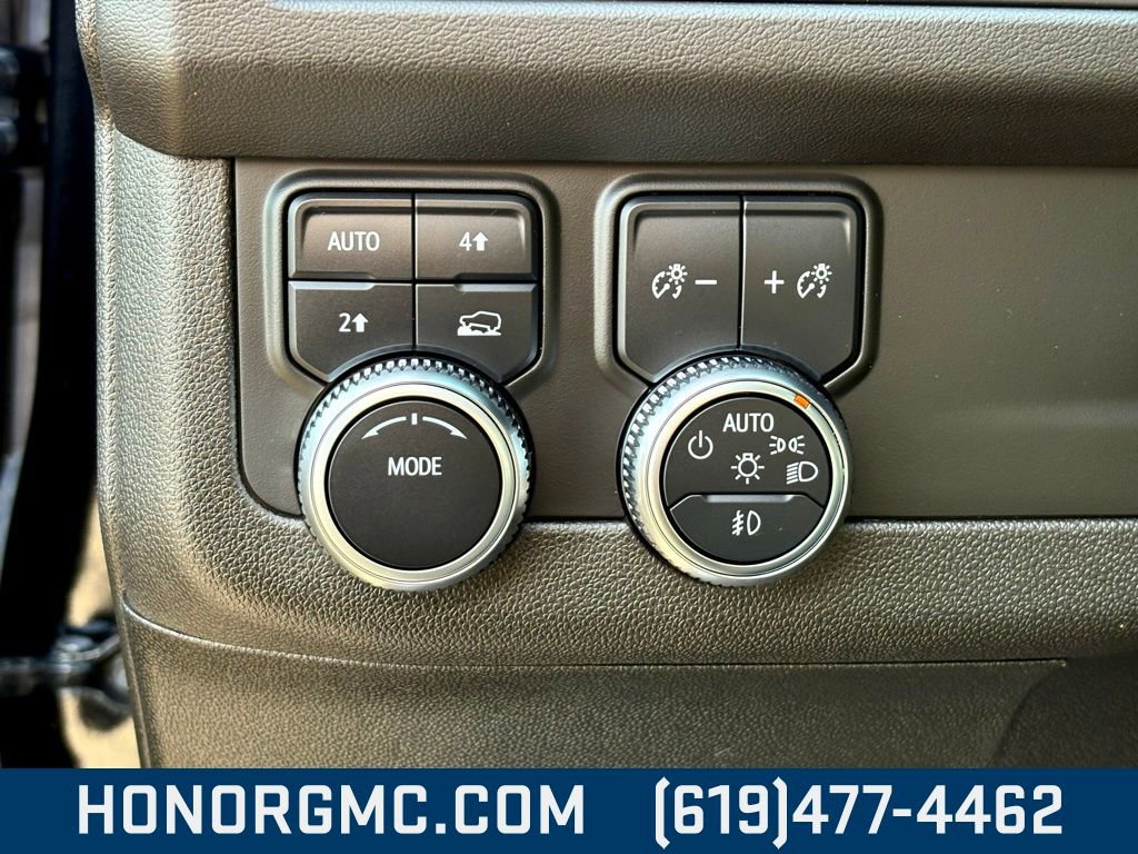 Used 2021 GMC Yukon SLT w/ SLT Premium Package image 12