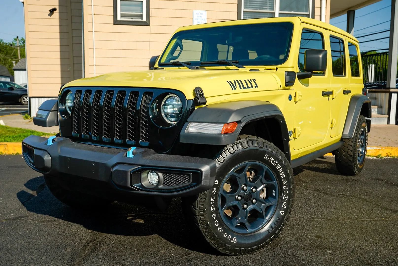 Used 2023 Jeep Wrangler Unlimited w/ Sun & Screen Package AWD/4WD image 9