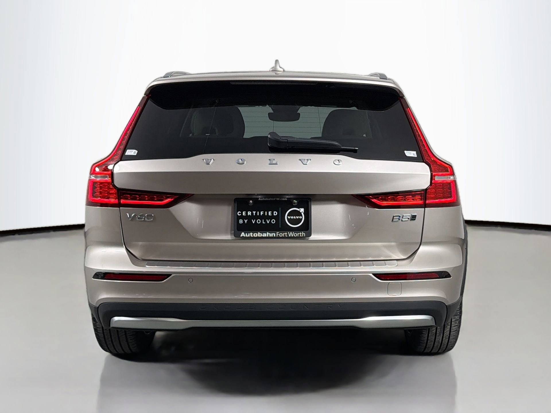 Used 2023 Volvo V60 B5 Cross Country Plus w/ Protection Package Premier image 7