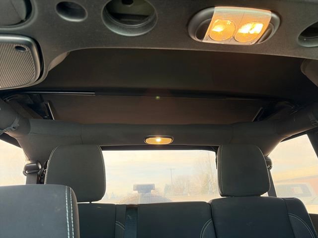 Used 2015 Jeep Wrangler Unlimited Sahara w/ Connectivity Group image 23