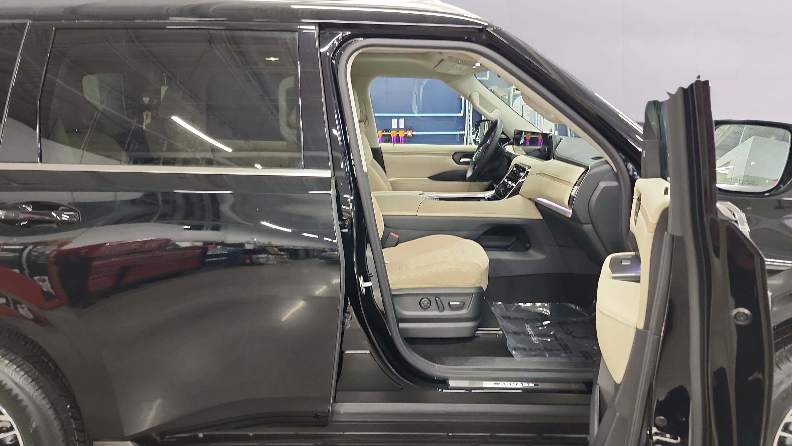 Used 2025 Nissan Armada Platinum AWD/4WD image 23