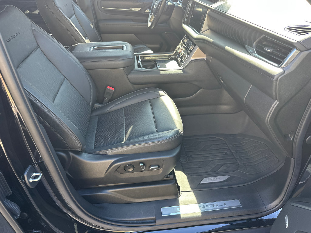 Used 2022 GMC Yukon XL Denali w/ Advanced Technology Package AWD/4WD image 13