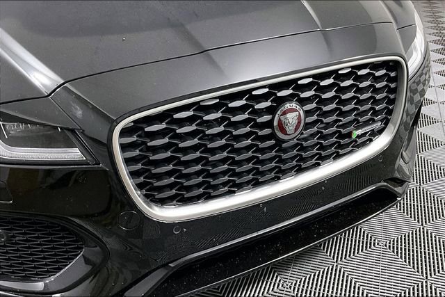 Used 2022 Jaguar XF R-Dynamic SE AWD/4WD image 29