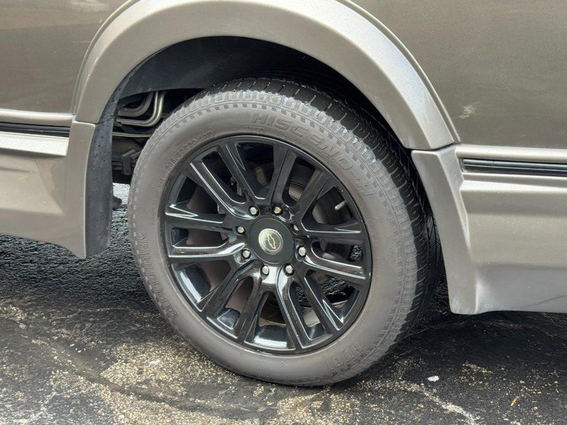 Used 2021 Chevrolet Express 3500 LS w/ Chrome Appearance Package image 5