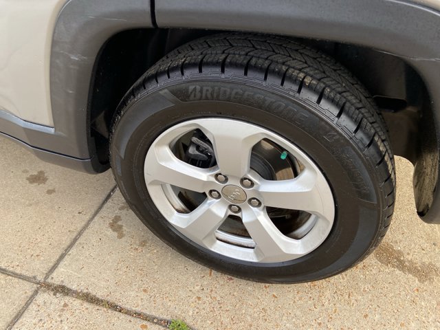 Used 2019 Jeep Compass Latitude image 32