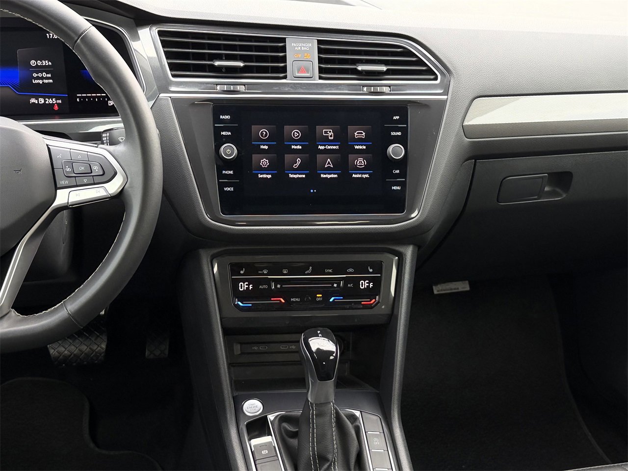Used 2023 Volkswagen Tiguan SE image 16