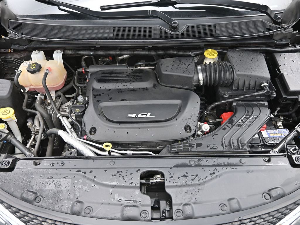 Used 2018 Chrysler Pacifica Limited image 22