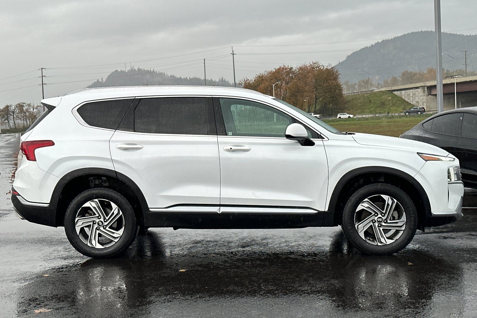 Used 2021 Hyundai Santa Fe SEL image 2