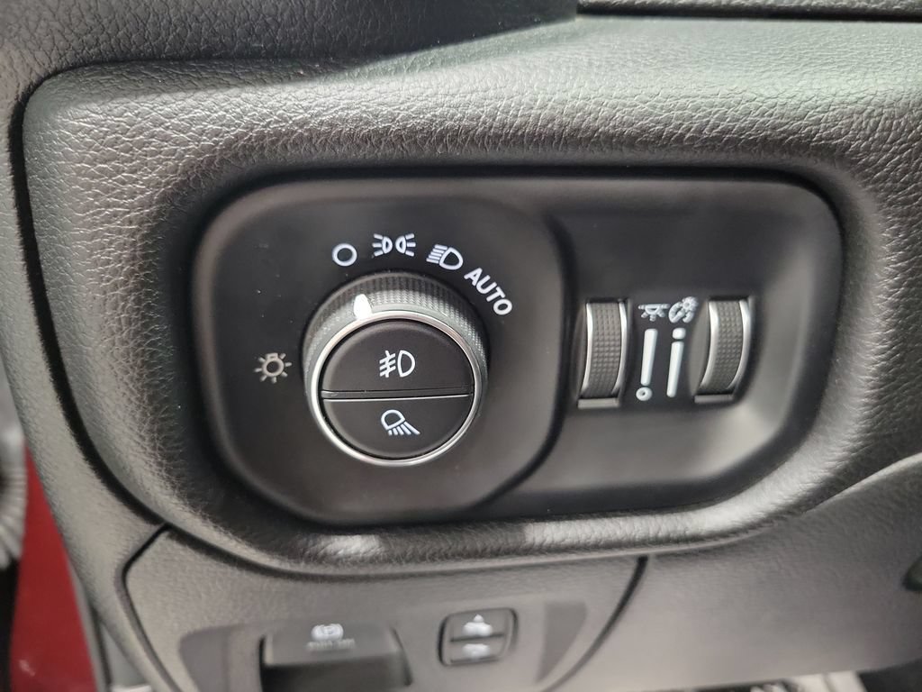 Used 2025 RAM 1500 Laramie AWD/4WD image 40