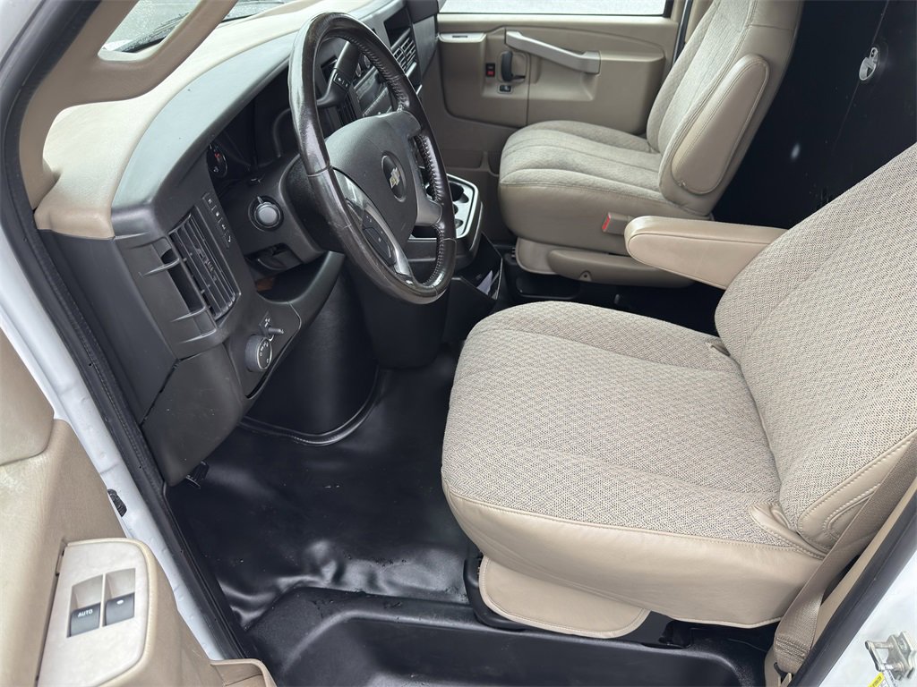 Used 2016 Chevrolet Express 3500 Extended image 12