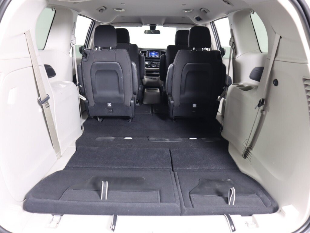 Used 2021 Chrysler Voyager LX w/ Cold Weather Group FWD image 32