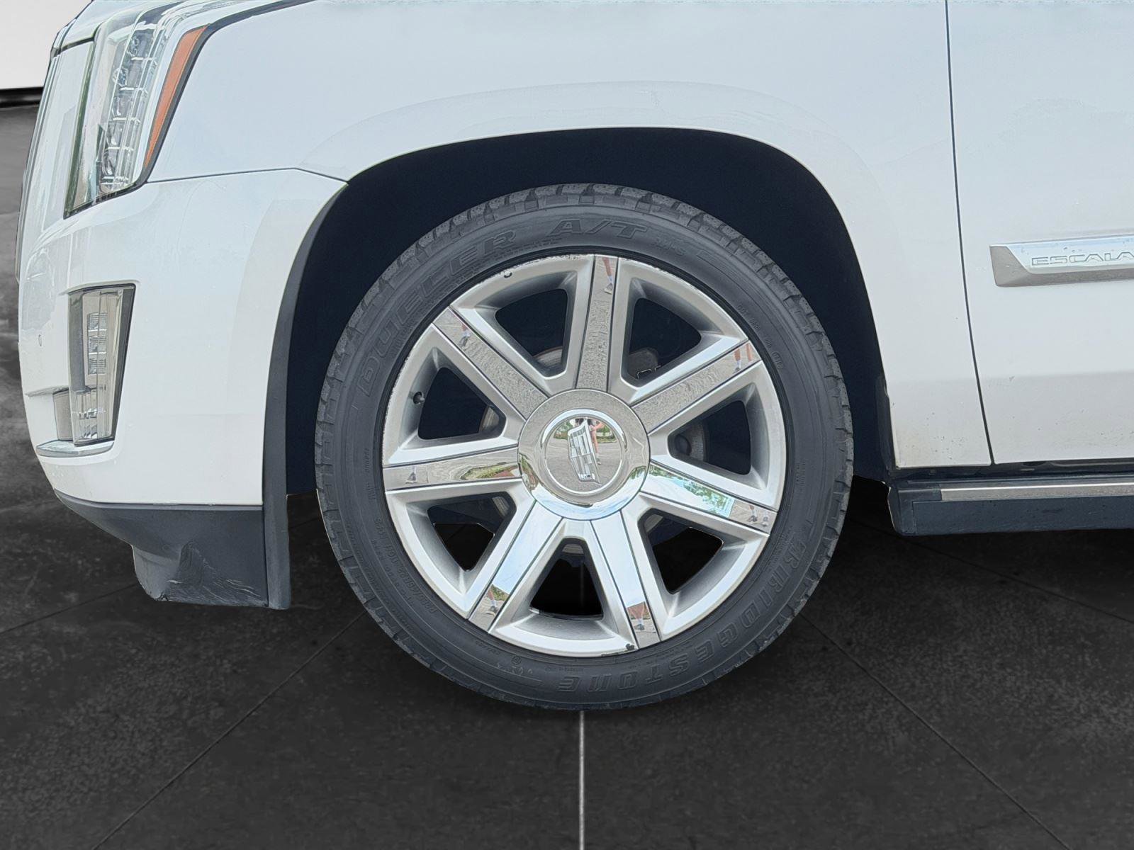 Used 2016 Cadillac Escalade Platinum AWD/4WD image 9