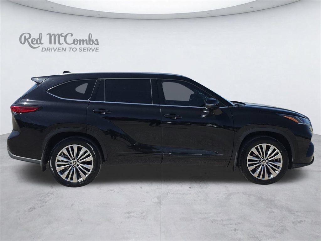 Used 2023 Toyota Highlander Platinum FWD image 8
