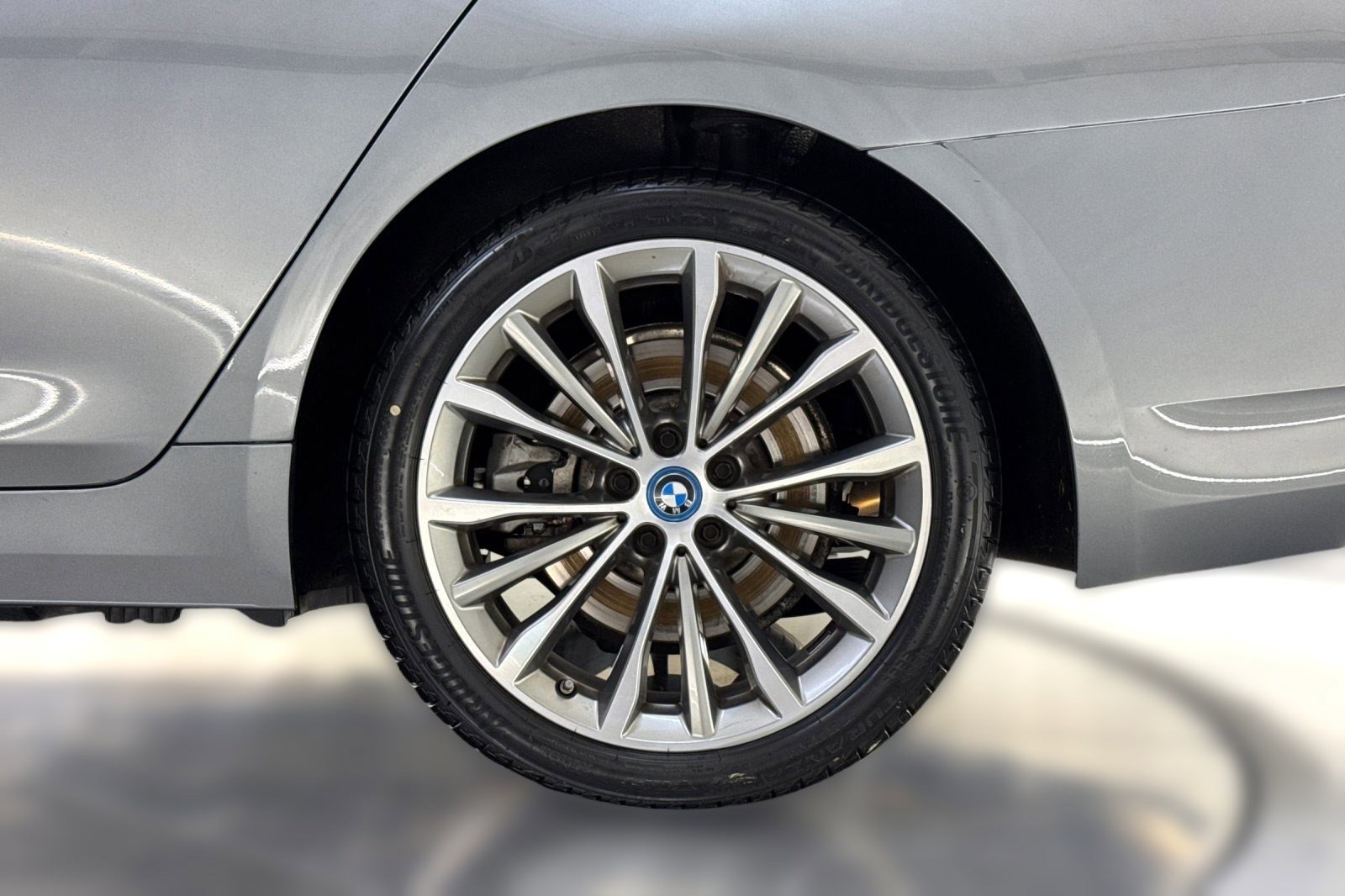 Used 2023 BMW 530e w/ Premium Package image 12