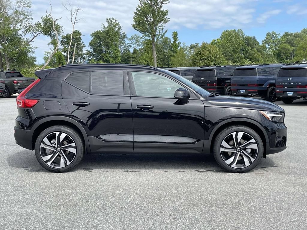New 2026 Volvo XC40 B5 Plus w/ Protection Package Premier AWD/4WD image 30