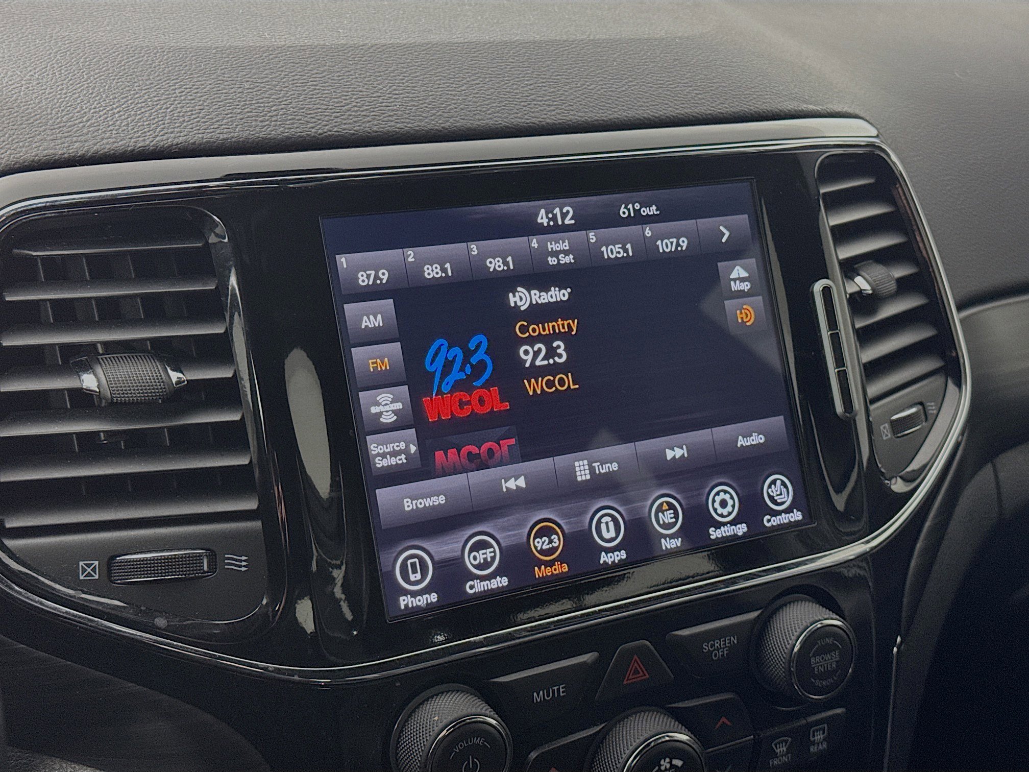 Used 2021 Jeep Grand Cherokee Laredo X image 15