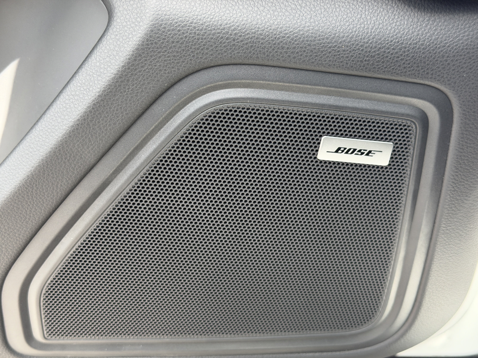 New 2026 Porsche Macan AWD/4WD image 20