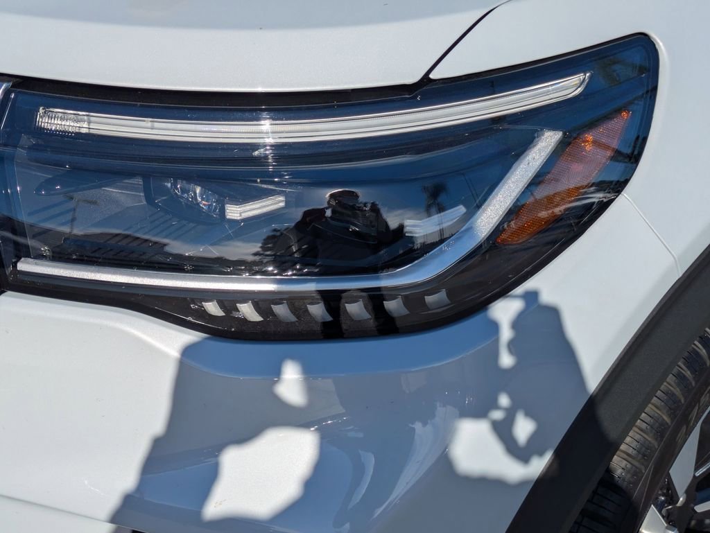 Used 2025 Ford Explorer Platinum w/ LUX Leather Package image 11