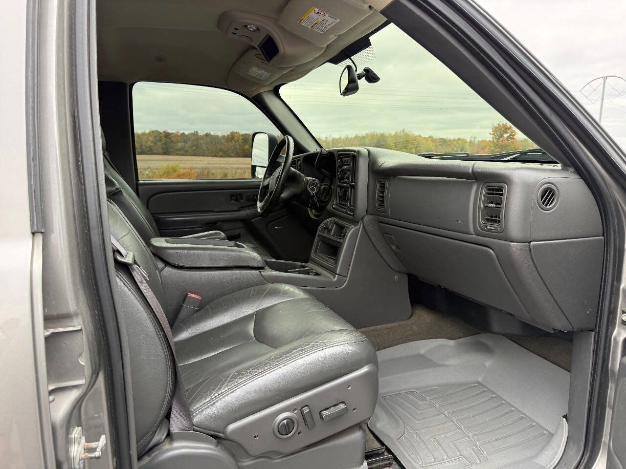 Used 2006 Chevrolet Silverado 2500 LT w/ Heavy-Duty Power Package image 13