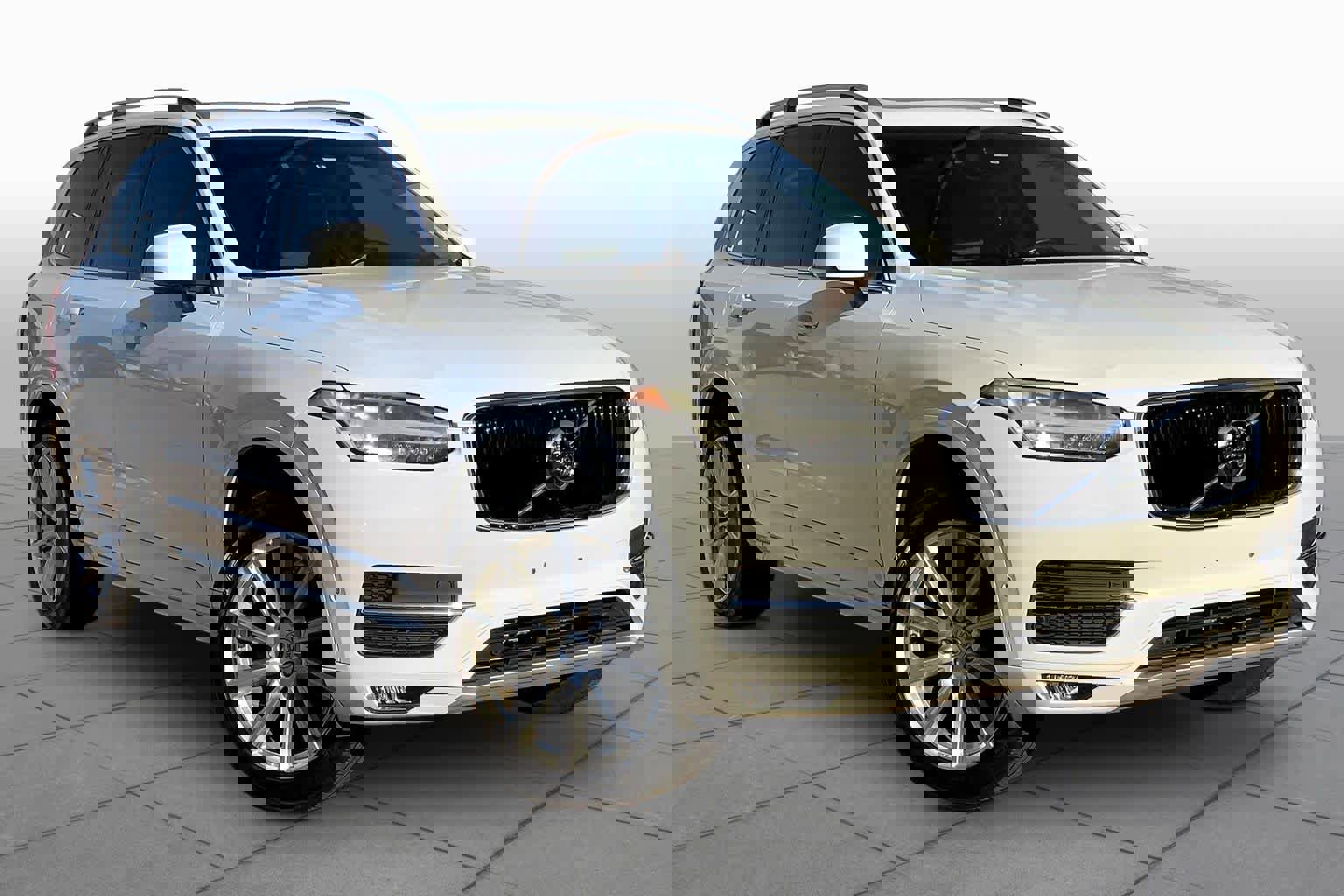 Used 2017 Volvo XC90 T5 Momentum w/ Vision Package image 3