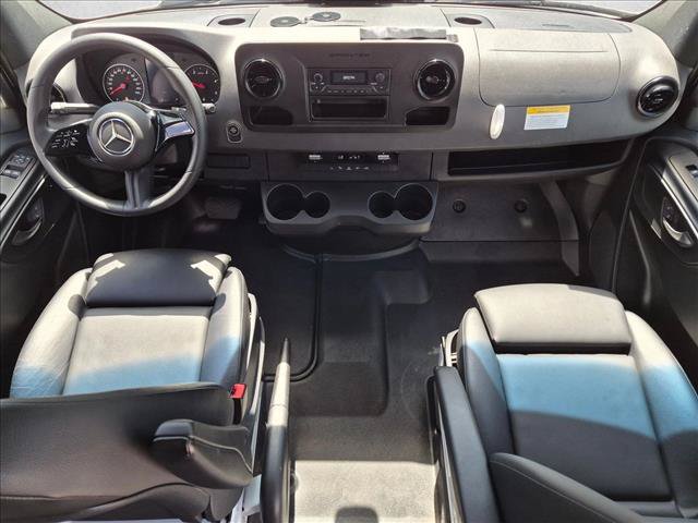 Used 2025 Mercedes-Benz Sprinter 2500 image 13