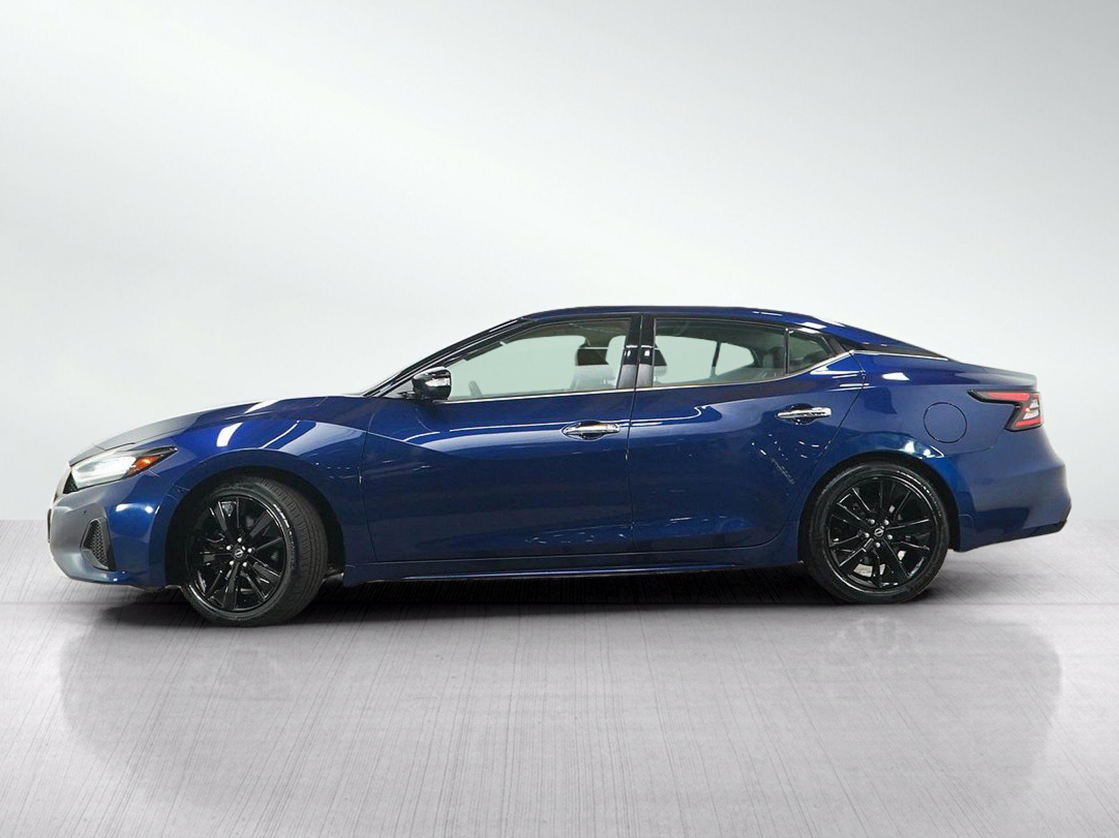 Used 2023 Nissan Maxima SL FWD image 2