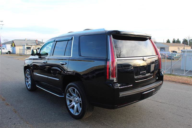 Used 2017 Cadillac Escalade Luxury AWD/4WD image 5