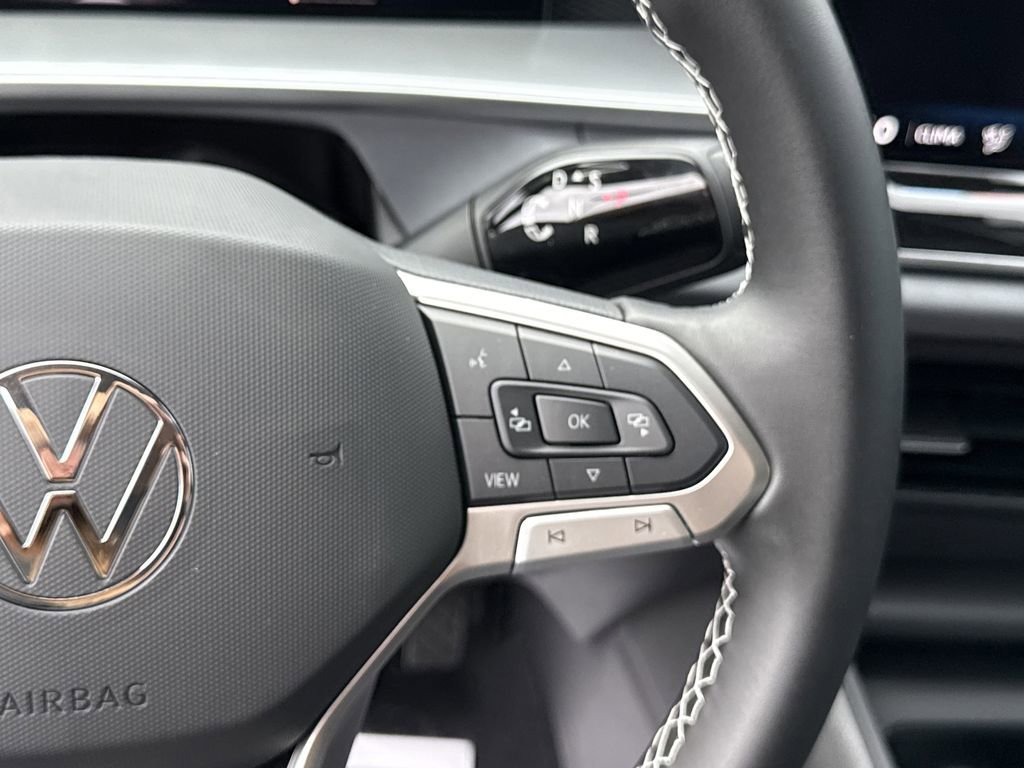 New 2025 Volkswagen Tiguan SE image 29