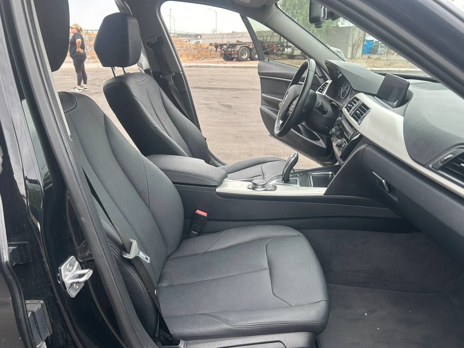 Used 2018 BMW 320i Sedan RWD image 20