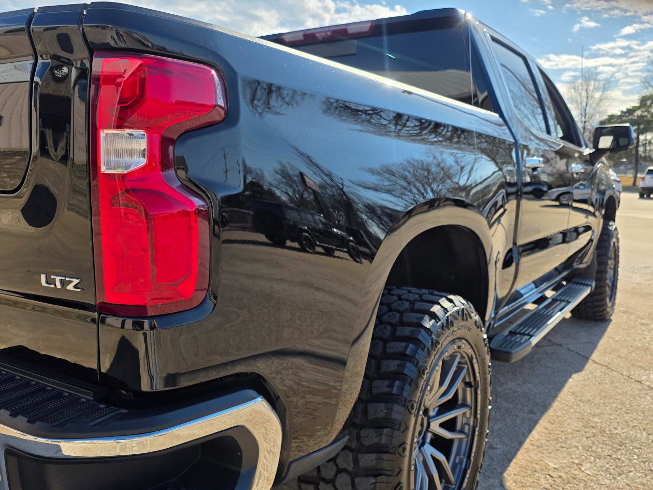 Used 2022 Chevrolet Silverado 1500 LTZ w/ LTZ Premium Package image 22