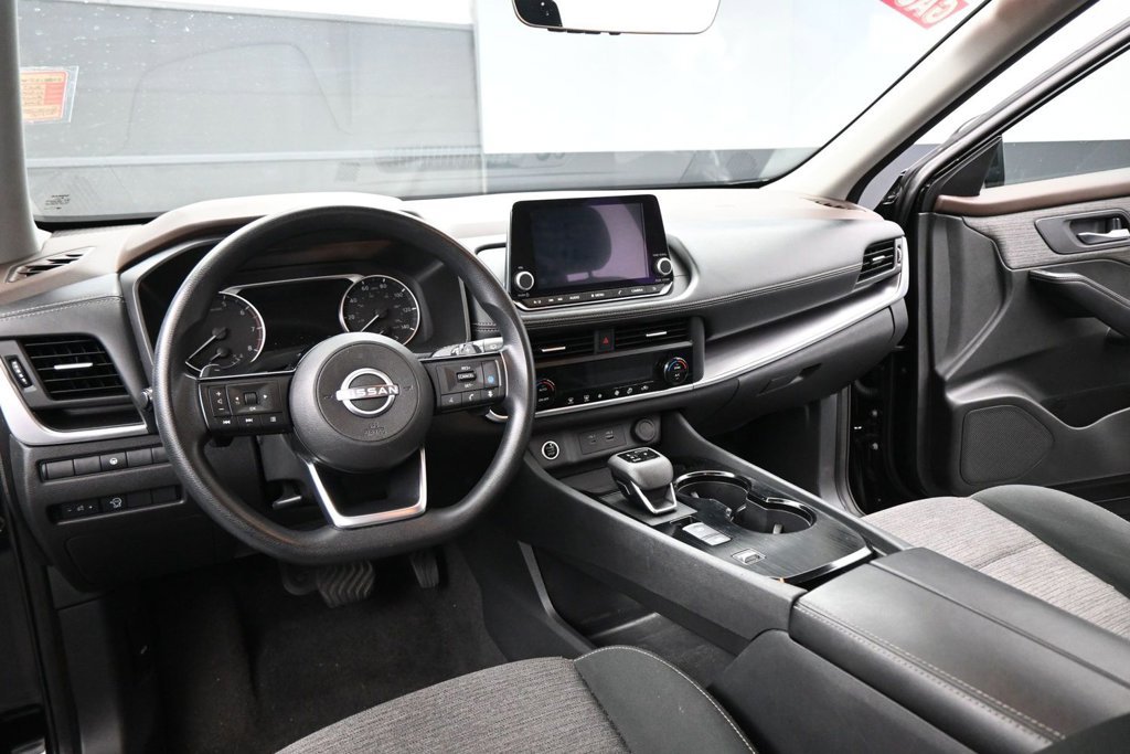 Used 2023 Nissan Rogue SV FWD image 9