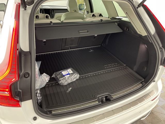 Certified 2024 Volvo XC60 T8 Plus w/ Protection Package Premier image 40