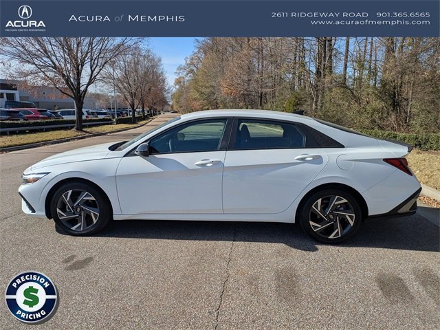 Used 2025 Hyundai Elantra Sport image 2